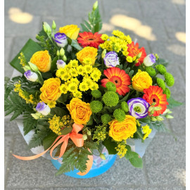 Aranjament colorat cu trandafiri galbeni AR45 Aranjament colorat cu trandafiri galbeni AR45